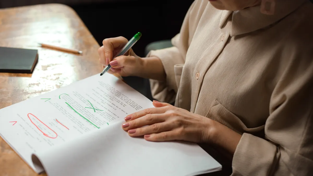 AI content editor vs AI writer for solo bloggers